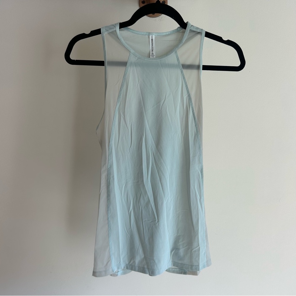 Athleta ultimate hybrid tank top in light blue‎ XS